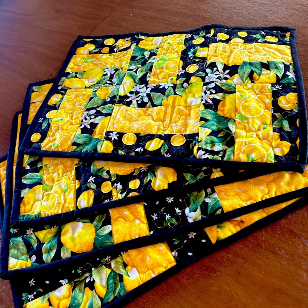 Quilted Sunflower Patterned Placemates. 4